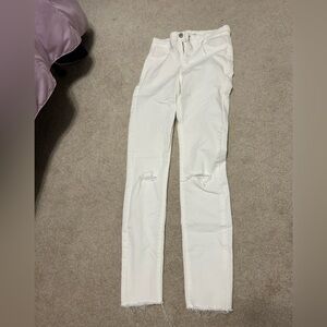 Zara Size 4 White Skinny Jeans With Ripped Knees